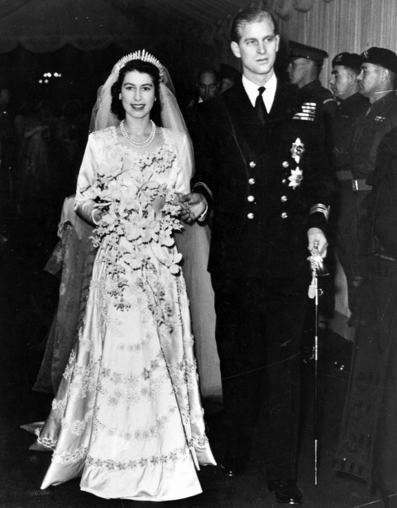 Rainha Elizabeth II será homenageada com a maior exposição de moda de sua história