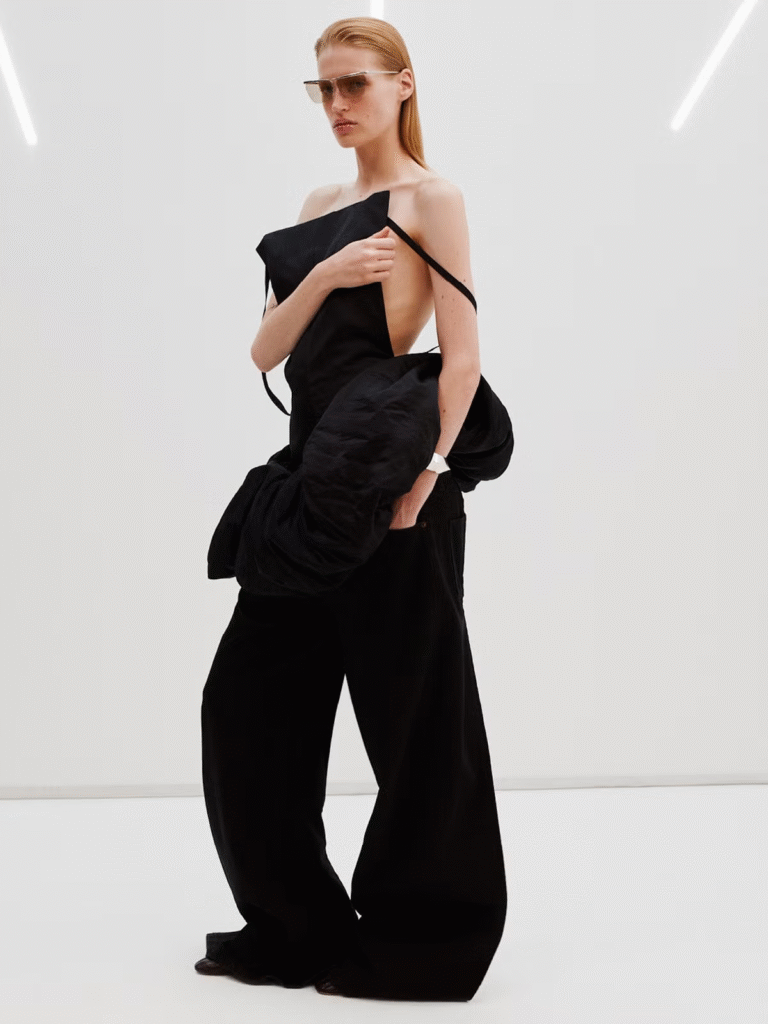 'Sugar Tops'? Phoebe Philo apresenta a Collection D com peças ousadas e divertidas