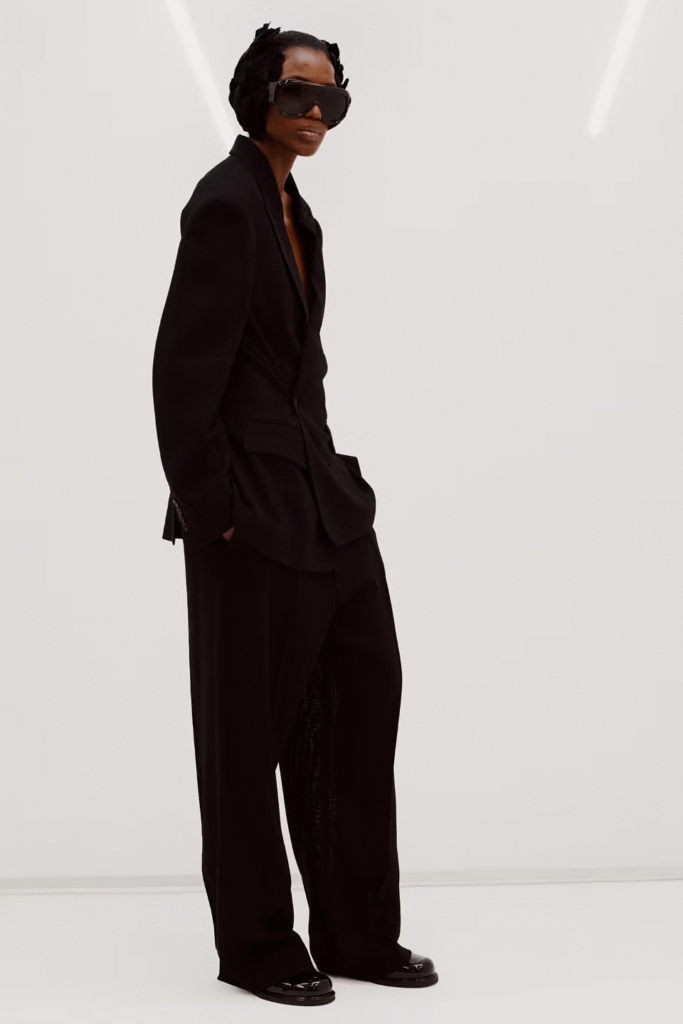 'Sugar Tops'? Phoebe Philo apresenta a Collection D com peças ousadas e divertidas