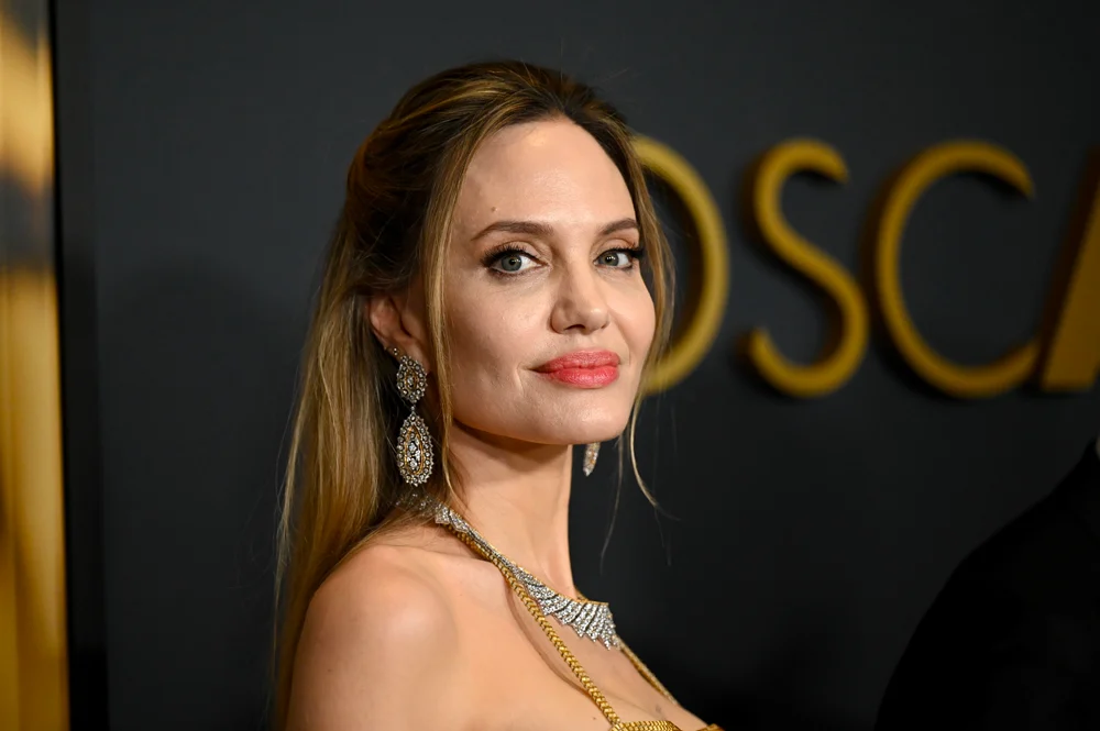 Angelina Jolie estrela novo filme sobre moda da diretora francesa Alice Winocour