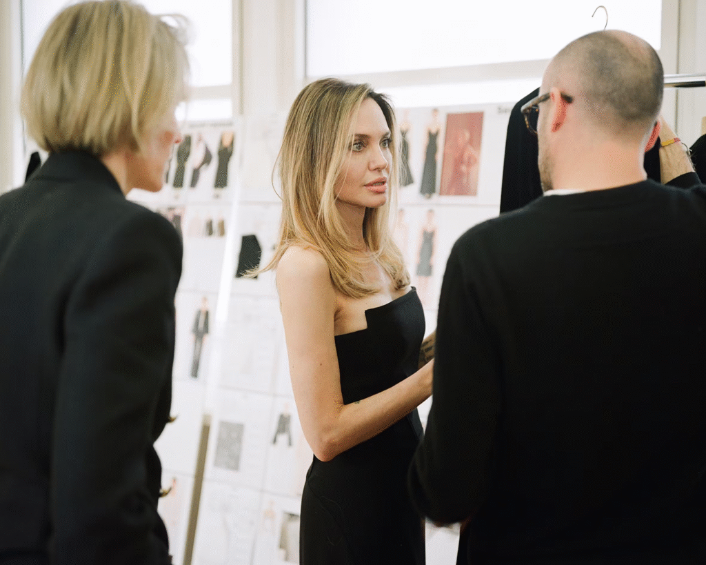 Angelina Jolie estrela novo filme sobre moda da diretora francesa Alice Winocour