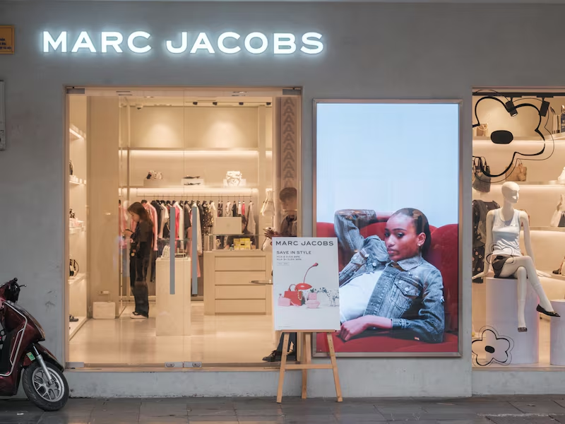 Marc Jacobs pode ser vendida, LVMH busca oferta de US$ 1 bilhão 
