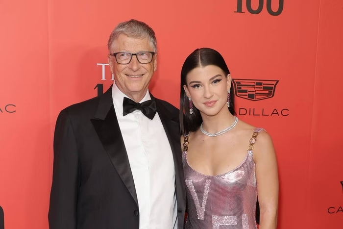 Phoebe Gates, filha de Bill Gates, lança startup de moda com IA