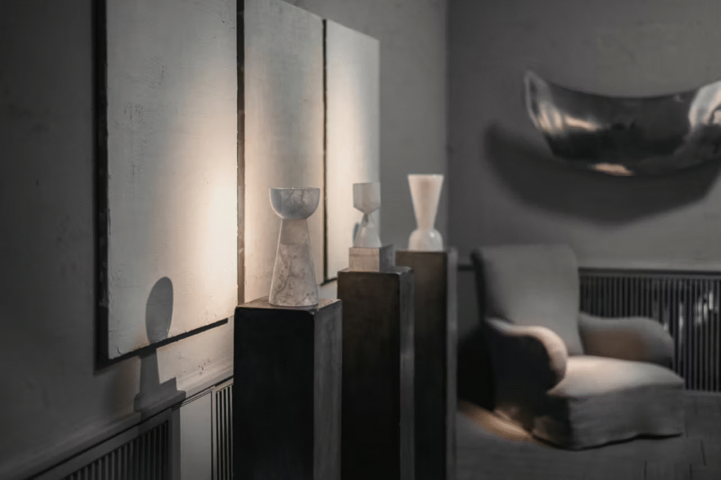 Rick Owens exposição de mobiliário em Copenhague com curadoria de Michèle Lamy e Oliver Gustav