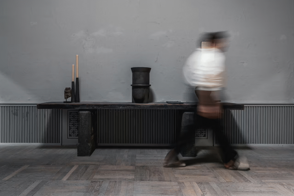 Rick Owens exposição de mobiliário em Copenhague com curadoria de Michèle Lamy e Oliver Gustav