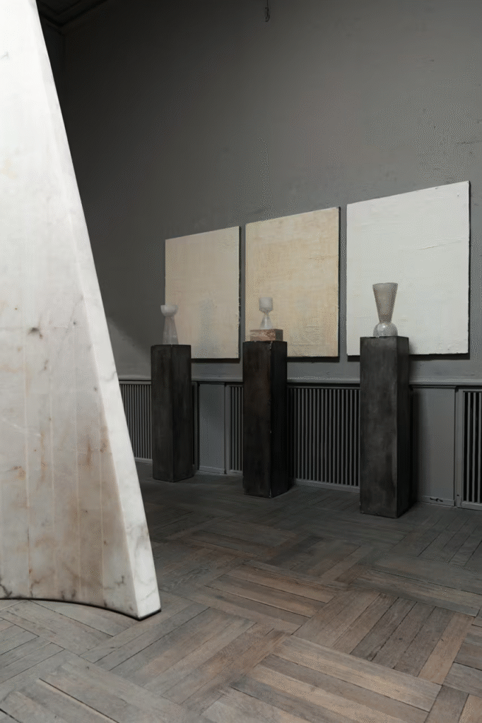 Rick Owens exposição de mobiliário em Copenhague com curadoria de Michèle Lamy e Oliver Gustav