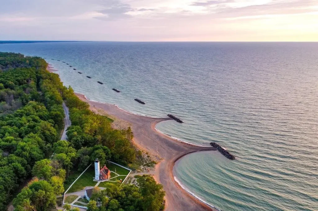 Praias dos Grandes Lagos: 6 destinos imperdíveis para o verão 2025