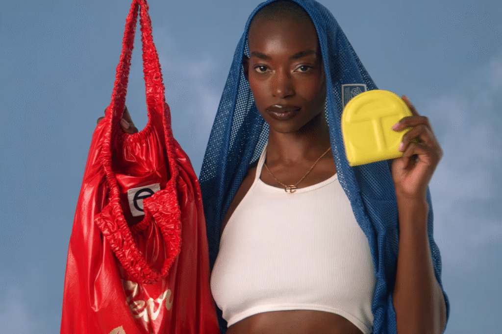 TELFAR lança nova bolsa inspirada no ícone de Nova York