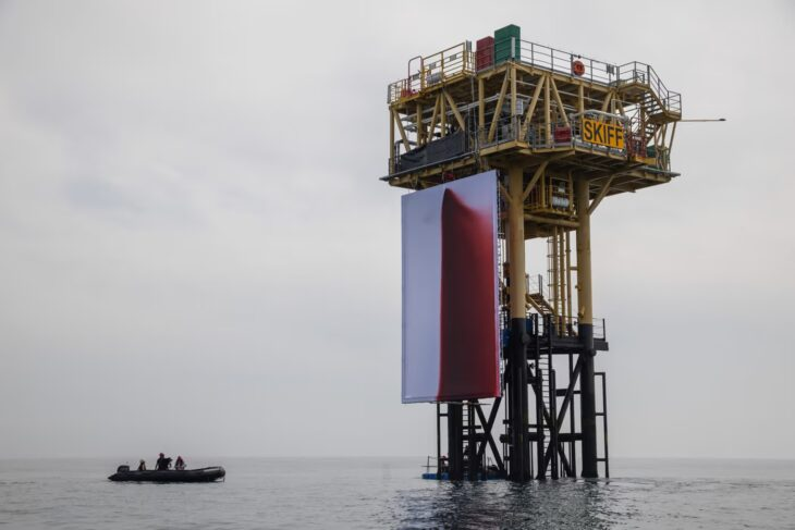BUTCHERED de Anish Kapoor transforma plataforma da Shell em palco de protesto com Greenpeace
