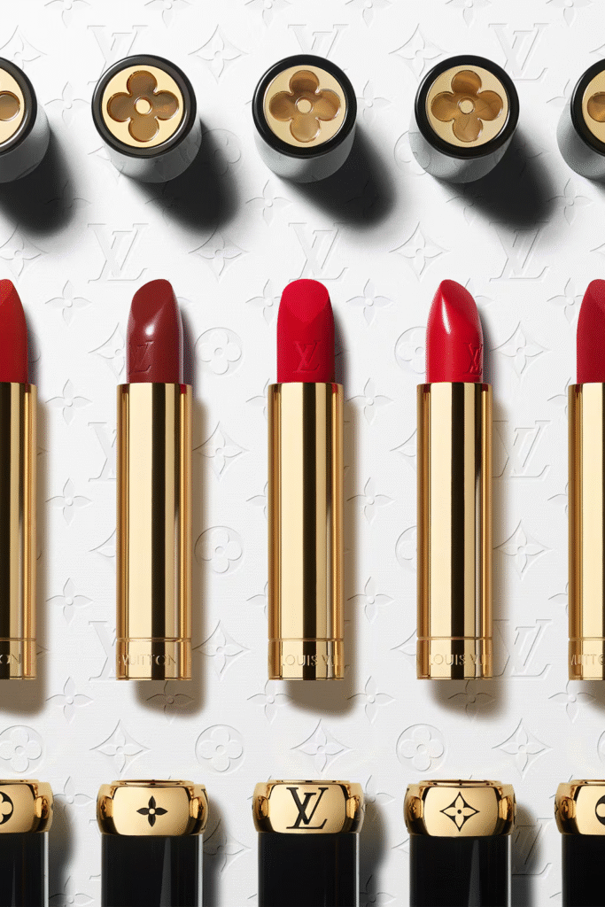 Louis Vuitton desafia os limites da beleza de luxo com batons de US$ 160