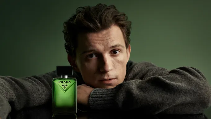 Prada apresenta Paradigme: novo perfume masculino estrelado por Tom Holland