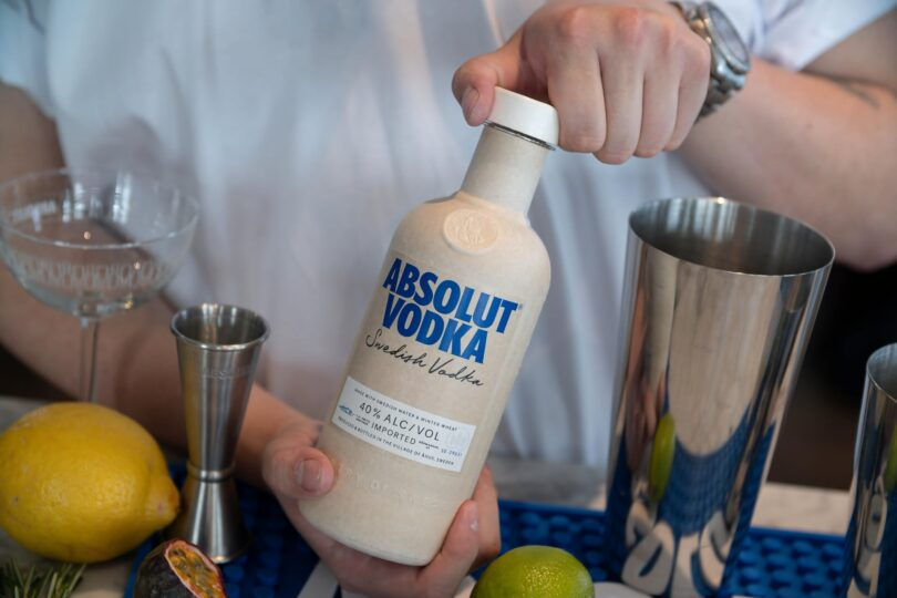 Teste de garrafa e tampa de papel da Absolut é concluída com êxito
