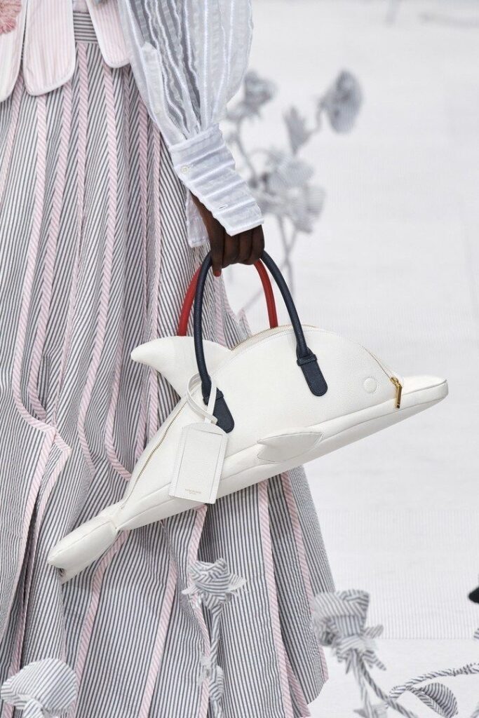 Bolsas divertidas: o acessório que transformou o street style em passarela criativa