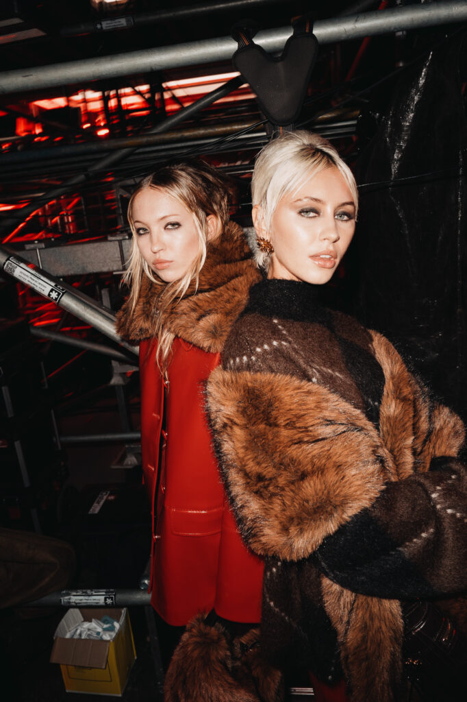 H&M apresenta coleções A/W25 em show híbrido na London Fashion Week