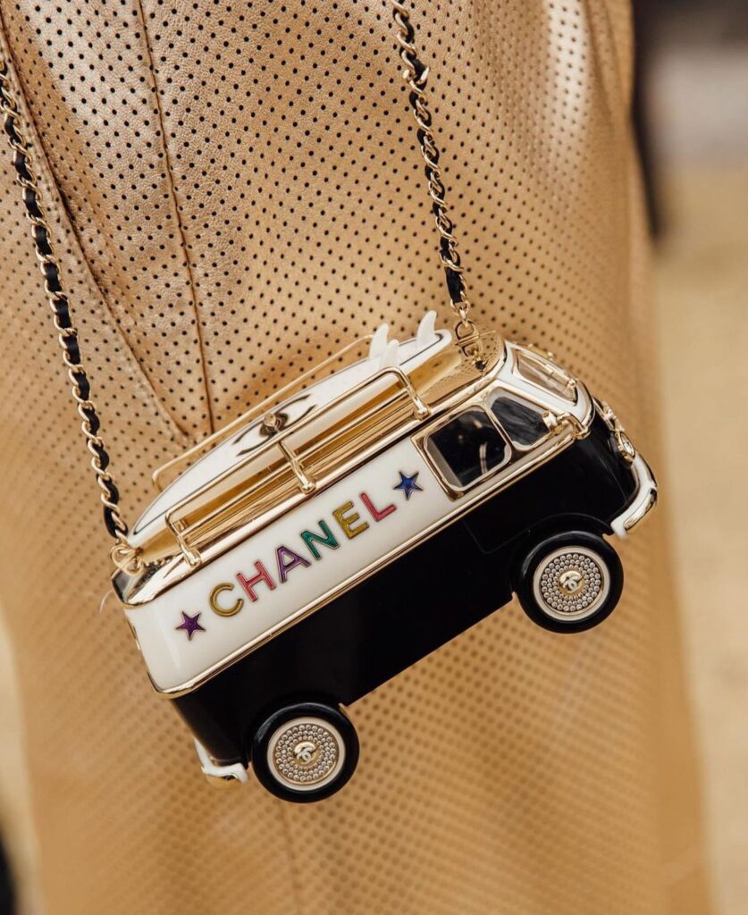 Bolsas divertidas: o acessório que transformou o street style em passarela criativa