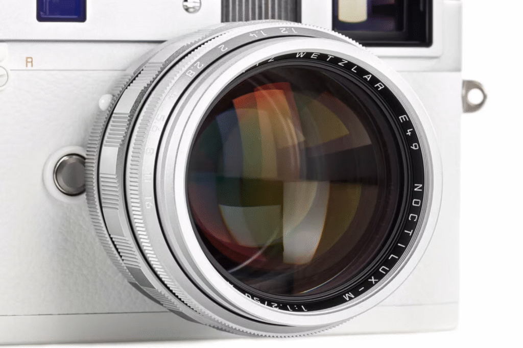 Leilão da Leitz apresenta Leica M-A única de Papa Francisco