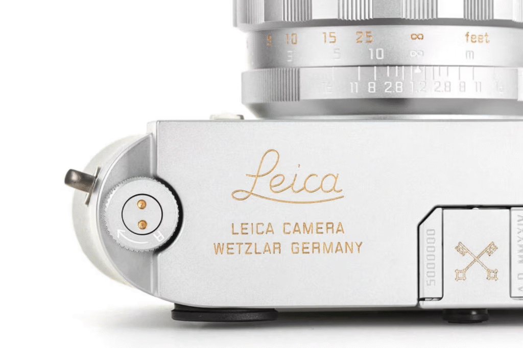 Leilão da Leitz apresenta Leica M-A única de Papa Francisco