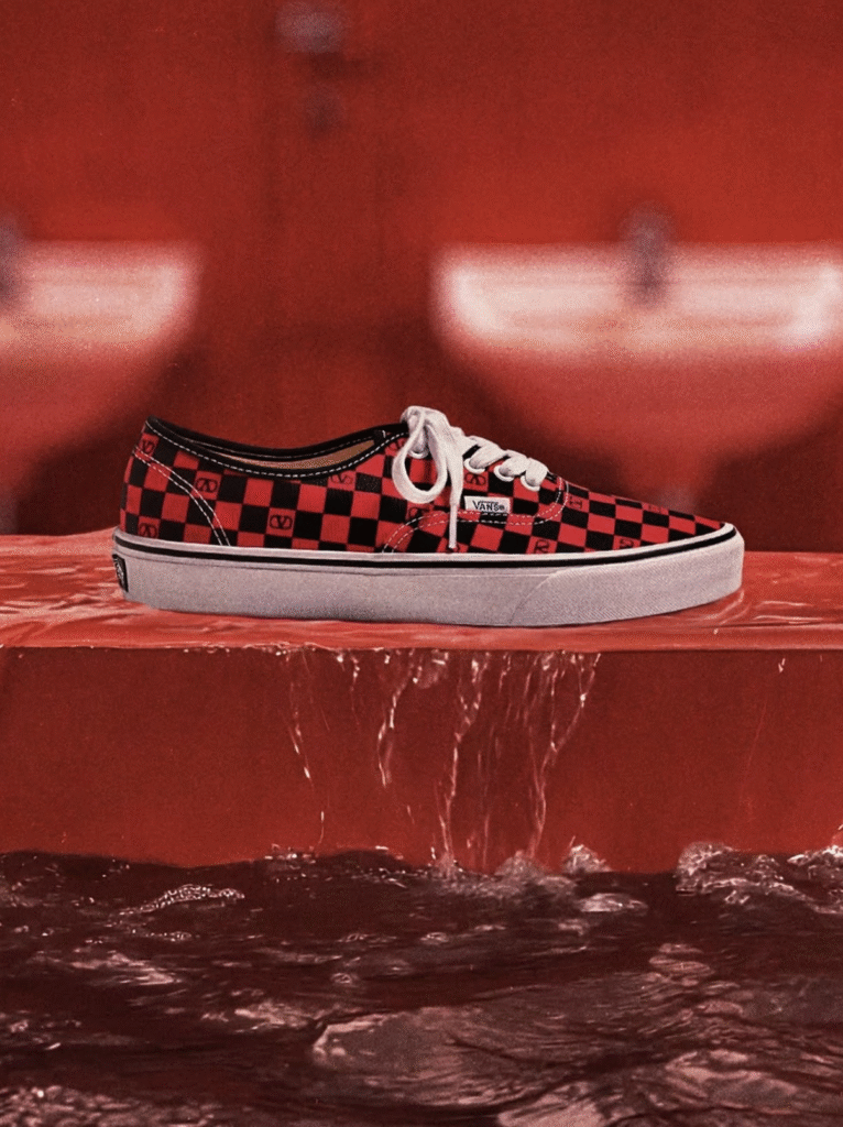 Valentino Garavani e Vans apresentam campanha gerada por IA