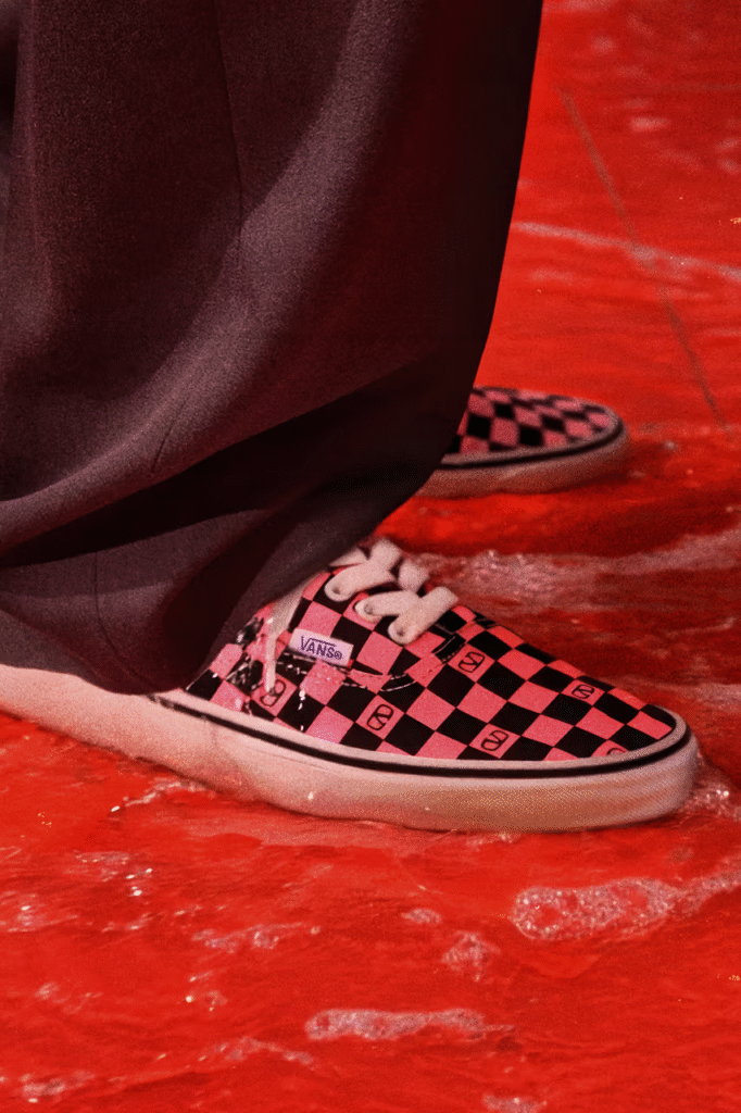 Valentino x Vans campanha gerada por IA
