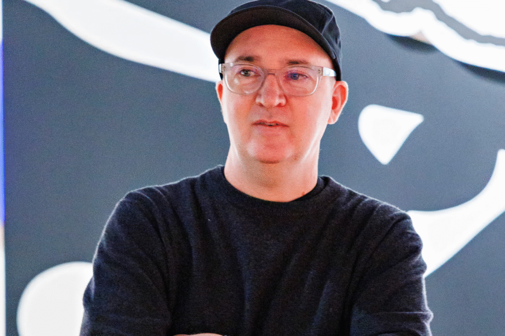 KAWS é nomeado primeiro Artist in Residence da UNIQLO