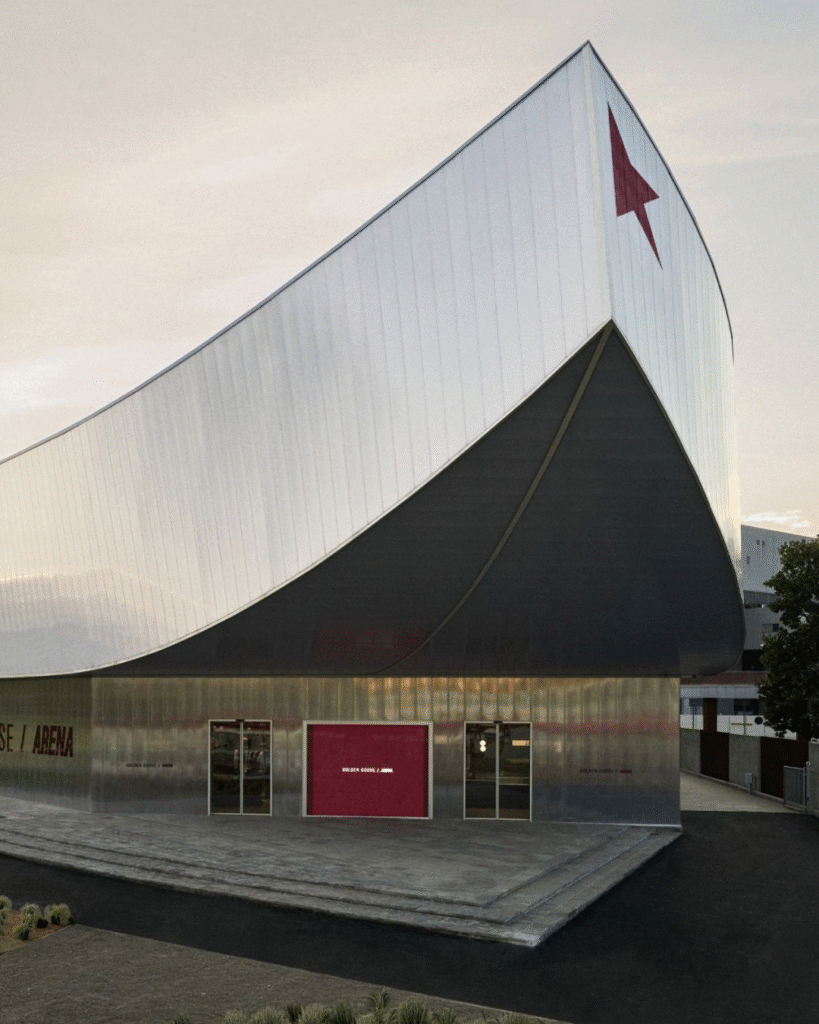 Golden Goose Arena: marca inaugura Arena de Padel em Milão com experiência completa