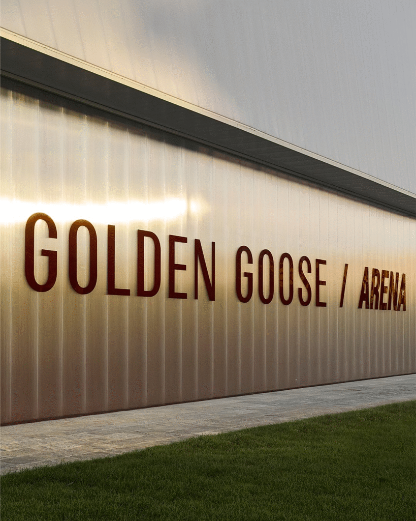Golden Goose Arena: marca inaugura Arena de Padel em Milão com experiência completa