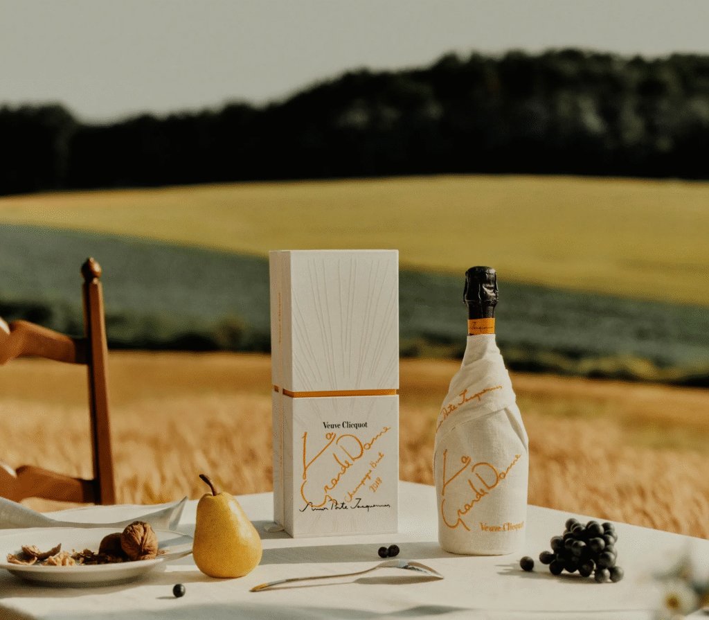 Jacquemus e Veuve Clicquot em parceria exclusiva em para Champanhe de edição limitada