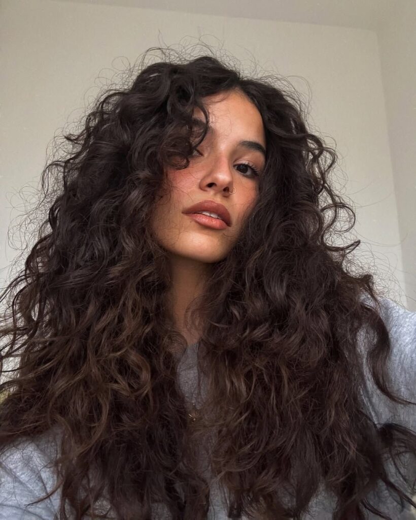 90s curly hairstyle: o retorno dos cachos com atitude e autenticidade