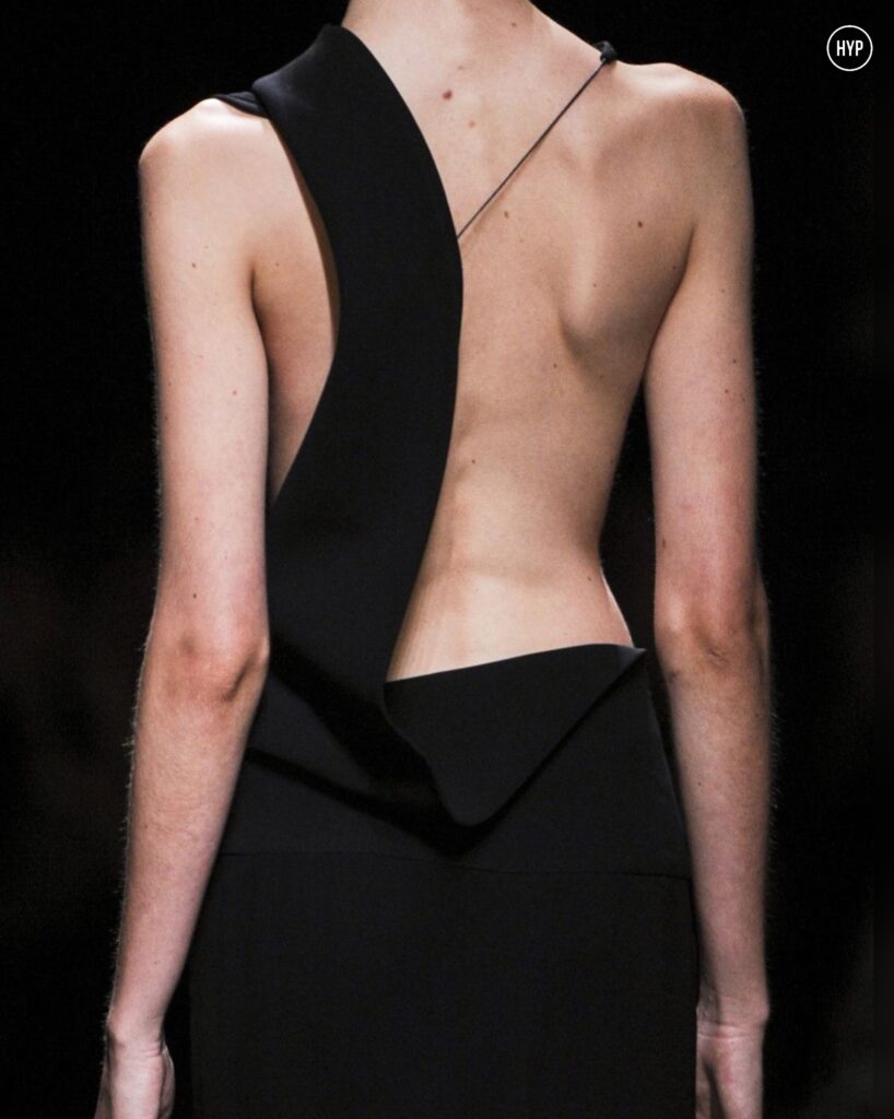 A volta da blusa de frente única: o item mais hot do verão (literalmente!)