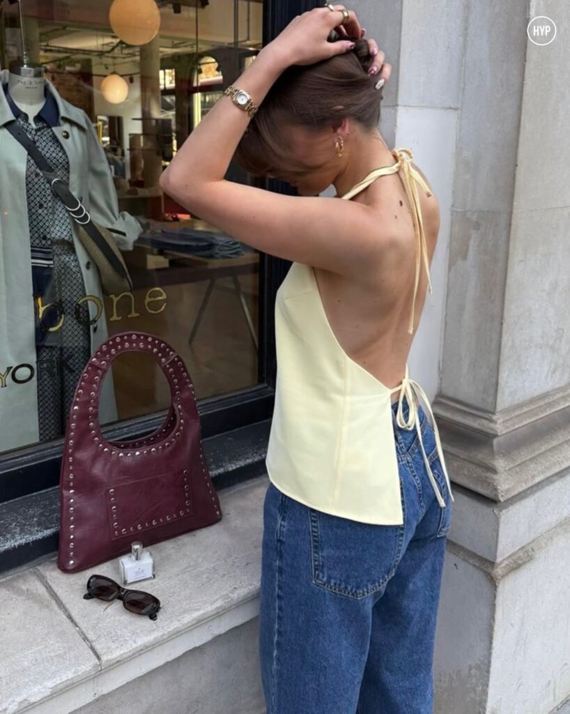 A volta da blusa de frente única: o item mais hot do verão (literalmente!)