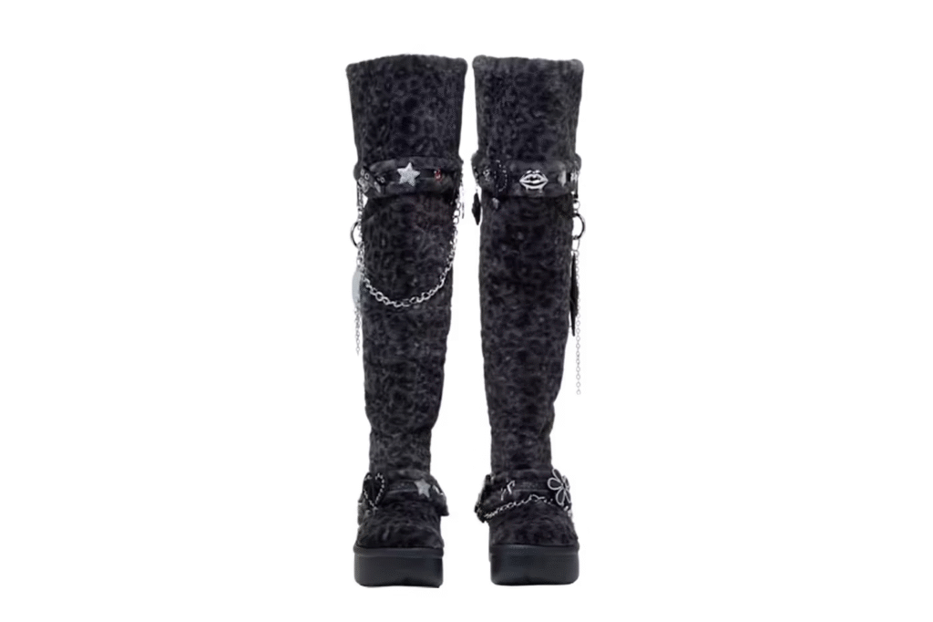 Crocs x T-Pain: as novas botas com pele sintética