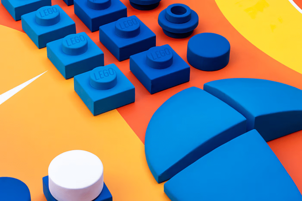 Nike e LEGO transformam playground em Xangai com design modular