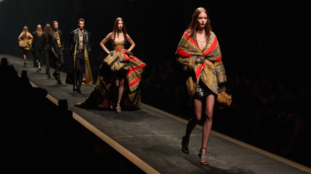 Prada recebe aprovação da União Europeia para aquisição da Versace