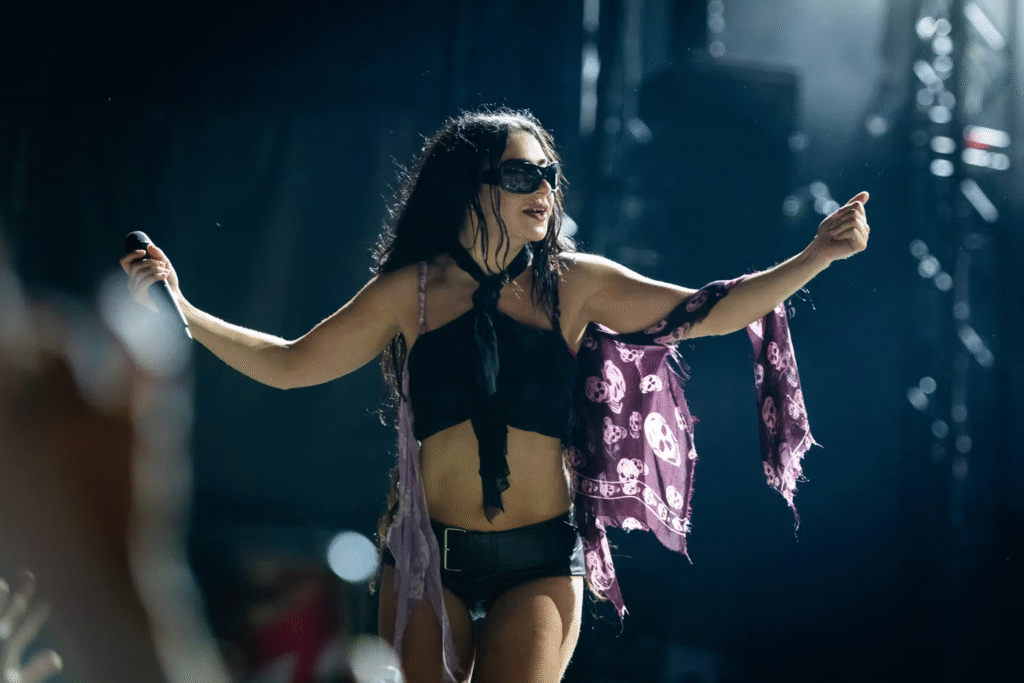 Tudo o que sabemos sobre The Moment, o novo filme de Charli XCX