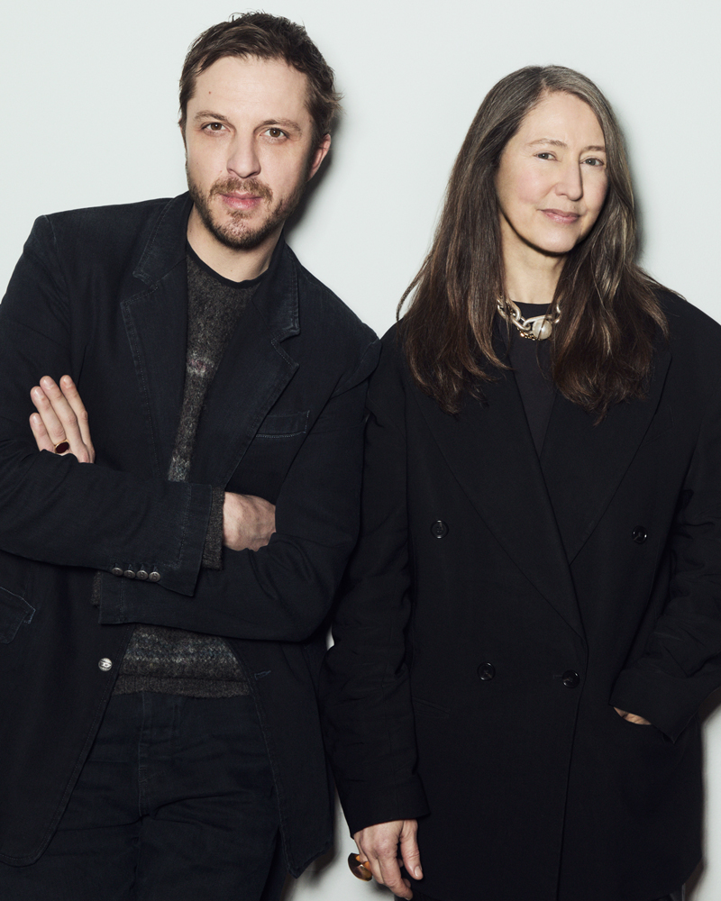 H&M x Glenn Martens: Por dentro da colaboração que une o design radical e o cotidiano