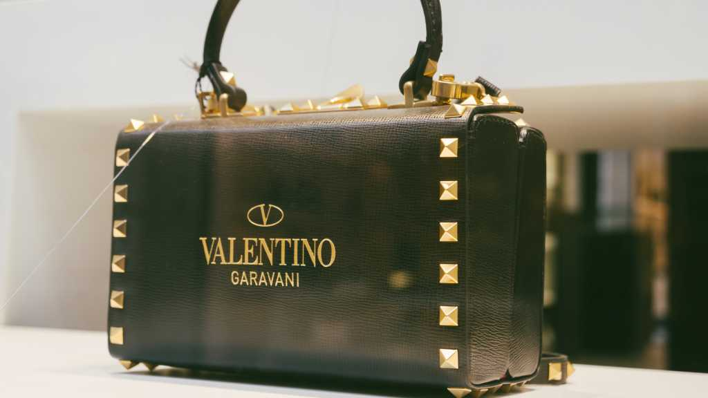 Dakota Johnson é a nova embaixadora global da Valentino