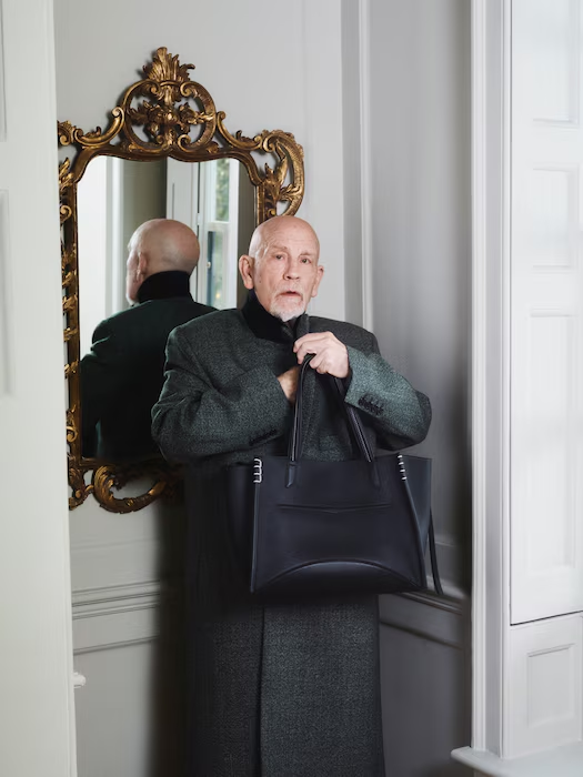 John Malkovich é o novo rosto da campanha da JW Anderson