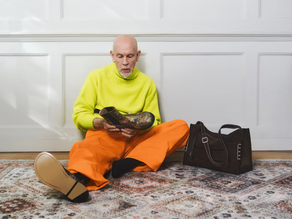 John Malkovich é o novo rosto da campanha da JW Anderson