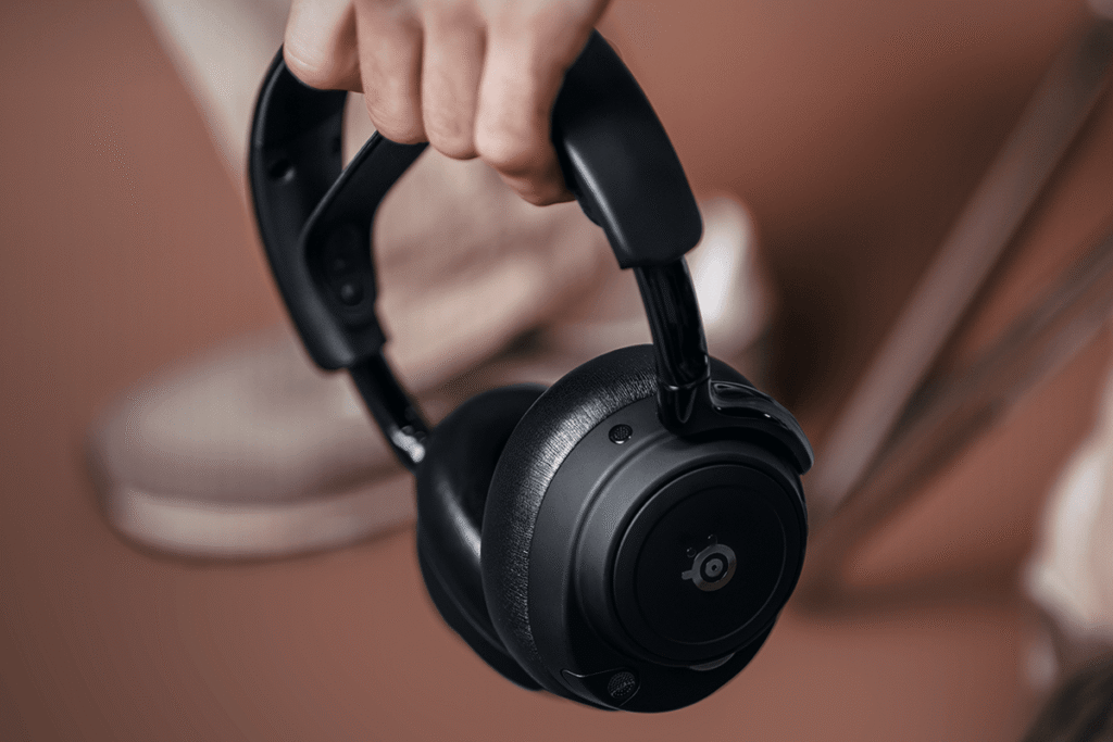 SteelSeries lança os fones de luxo Arctis Nova Elite