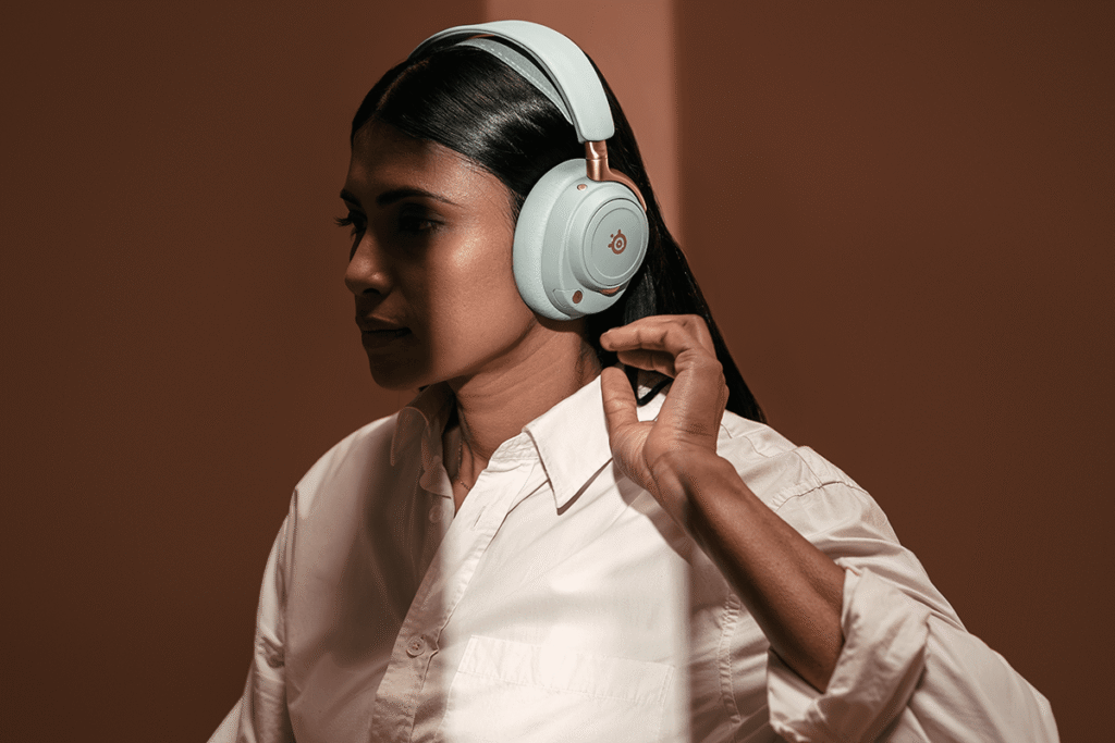 SteelSeries lança os fones de luxo Arctis Nova Elite