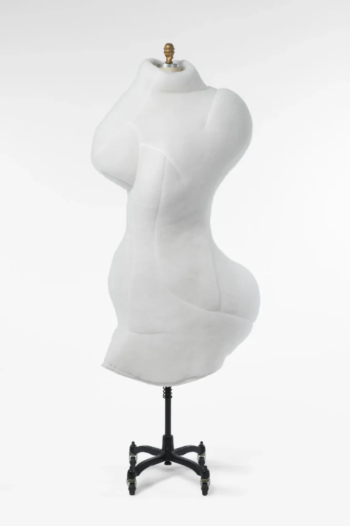 Costume Art inaugura as novas galerias permanentes do Costume Institute no The Met