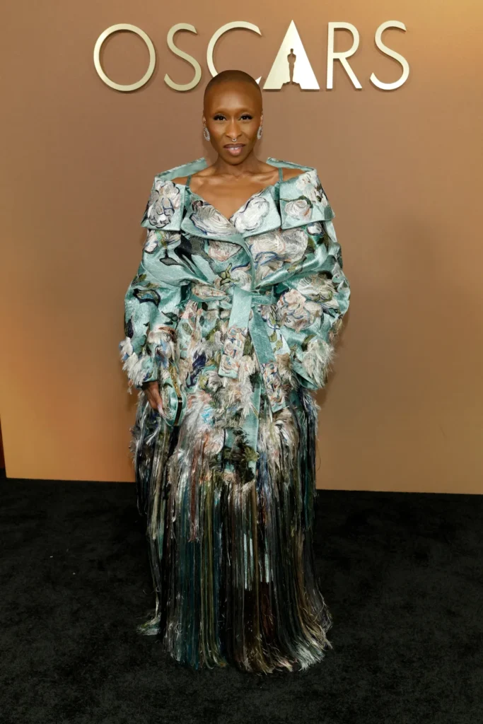 Governors Awards 2025: Ariana Grande, Cynthia Erivo e mais estrelas brilham no tapete vermelho