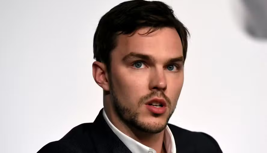 Tom Ford anuncia Cry to Heaven, filme com elenco liderado por Nicholas Hoult, Aaron Taylor-Johnson e Adele