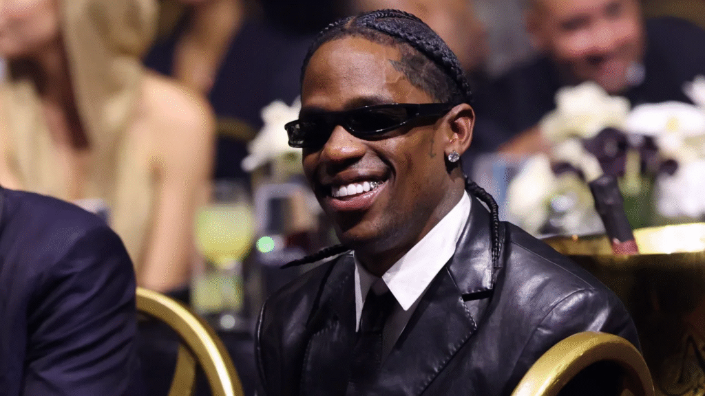 Travis Scott domina Tóquio com pop-up, collabs e show da turnê Circus Maximus