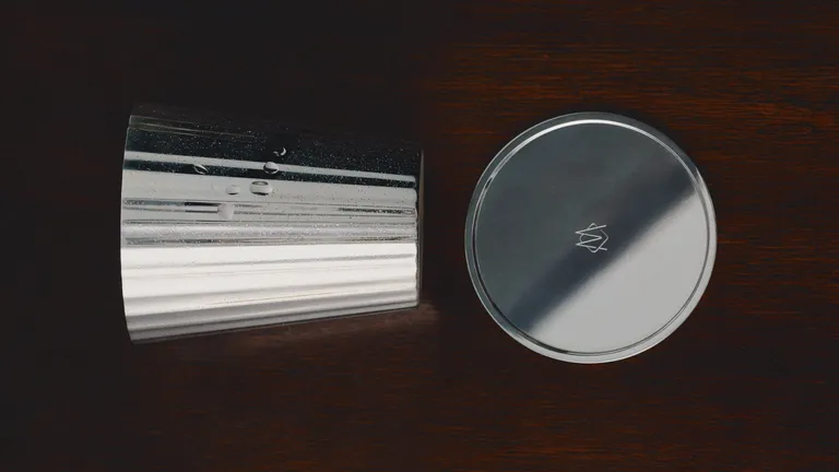 Rimowa lança mala de coquetelaria em edição limitada com a Robbe & Berking