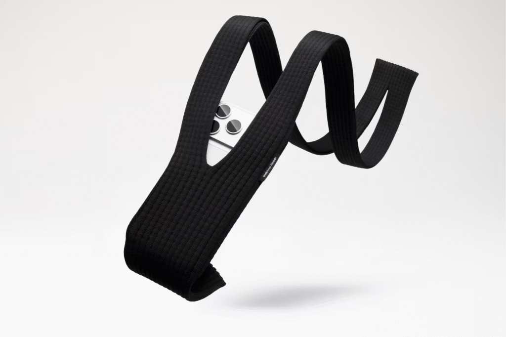 Issey Miyake e Apple apresentam o iPhone Pocket