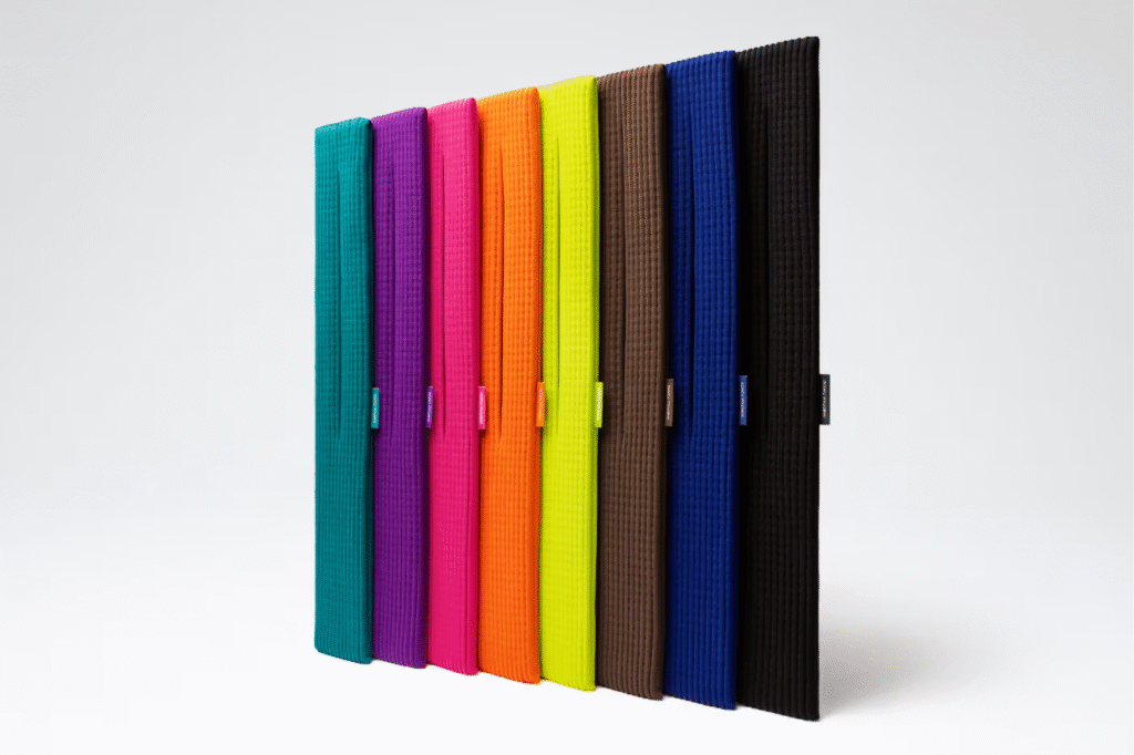 Issey Miyake e Apple apresentam o iPhone Pocket