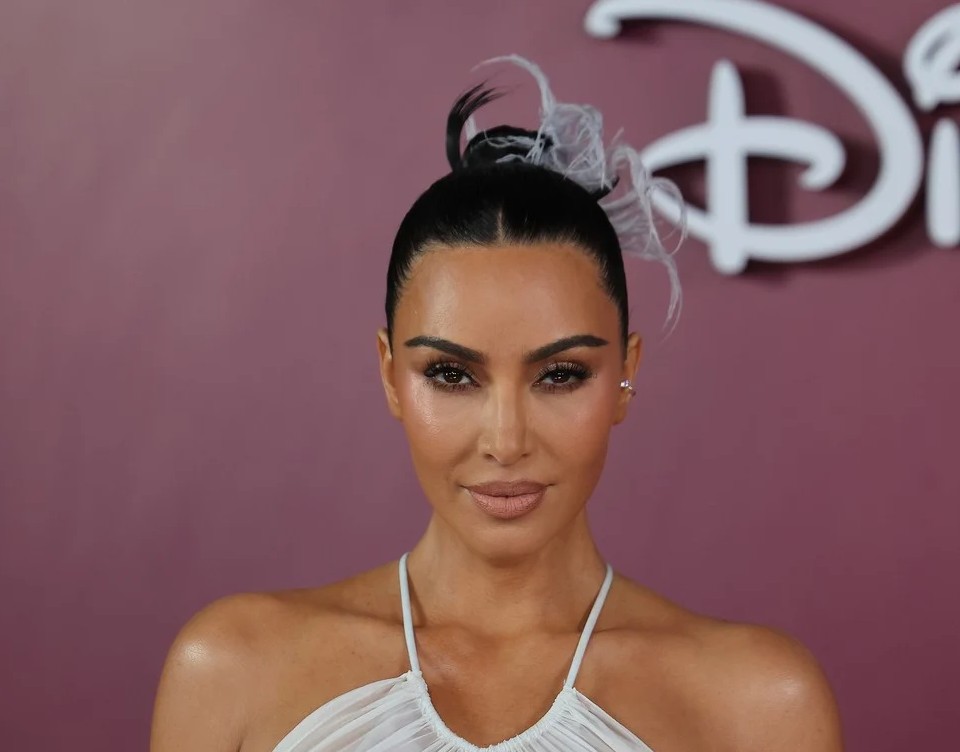 Kim Kardashian e elenco de All’s Fair desembarcam no Brasil