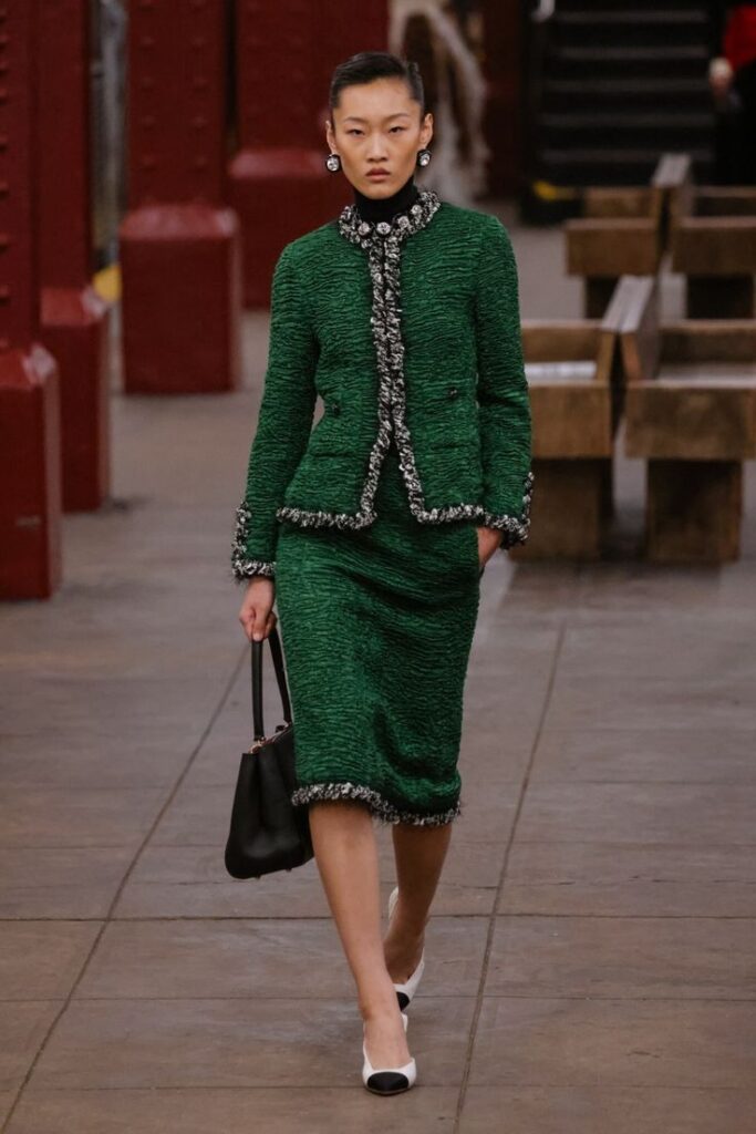 Chanel Métiers: desfile toma o metrô de Nova York em 2025