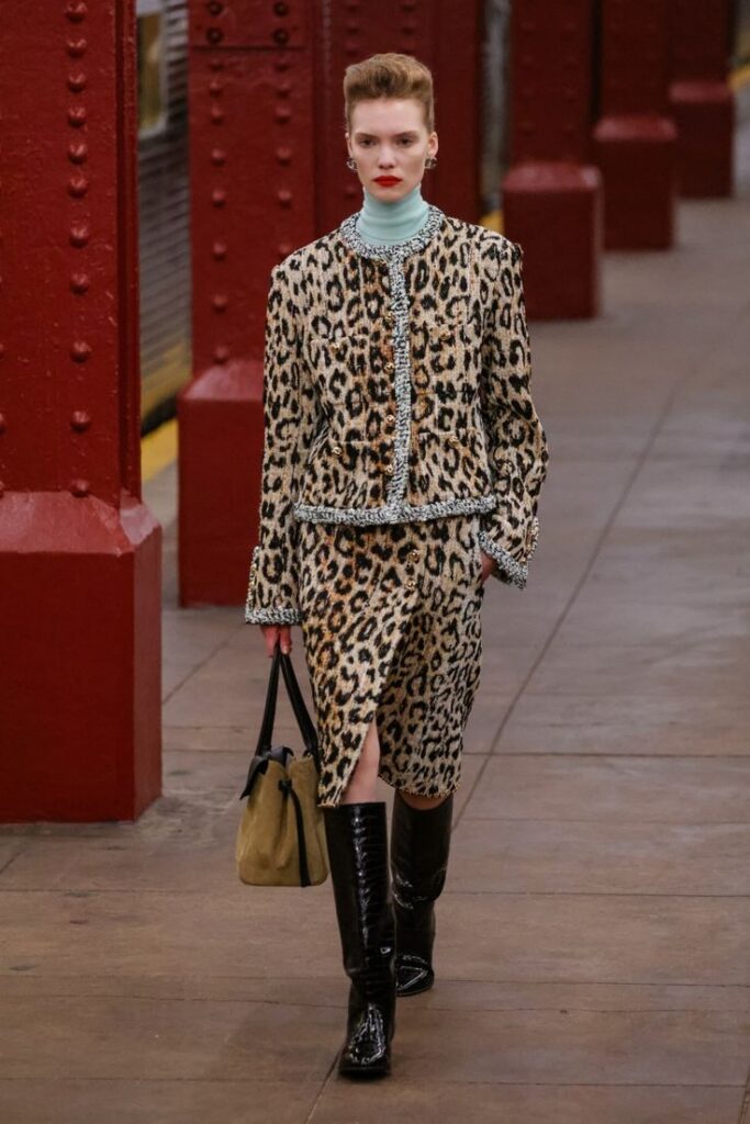 Chanel Métiers: desfile toma o metrô de Nova York em 2025